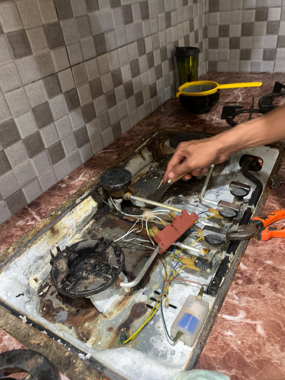 Service kompor tanam Modena di Surabaya